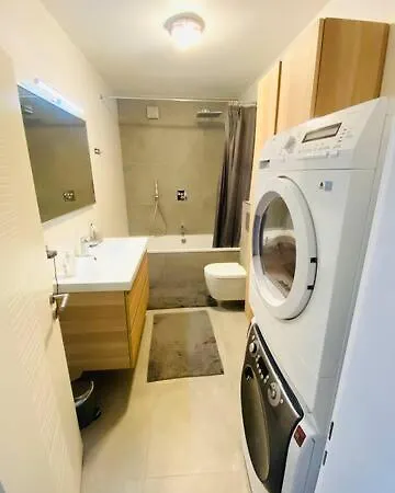 New Large 1 Bedroom Flat In Center With Parking - 64 *